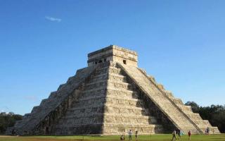 Чичен-Ица — древний город Майя в Мексике, где расположены знаменитые пирамиды и храмы Майя